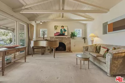 11359 Biona Dr, Los Angeles, CA 90066 - Photo 9