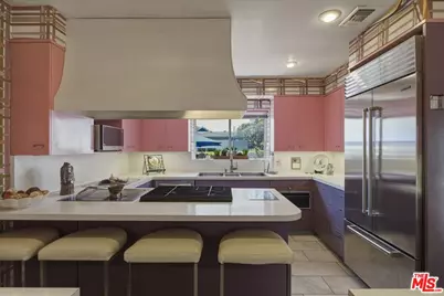 11359 Biona Dr, Los Angeles, CA 90066 - Photo 13