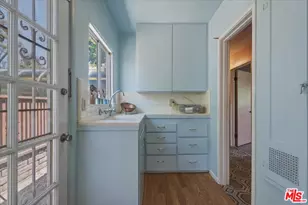 11359 Biona Dr, Los Angeles, CA 90066 - Photo 35
