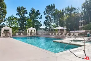 100 S Doheny Dr, Los Angeles, CA 90048 - Photo 23