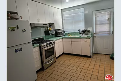 2402 Carmona Ave, Los Angeles, CA 90016 - Photo 9