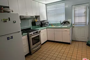 2402 Carmona Ave, Los Angeles, CA 90016 - Photo 9
