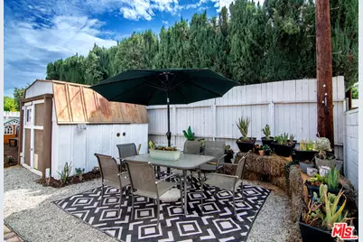 8030 Hesperia Ave, Los Angeles, CA 91335 - Photo 21