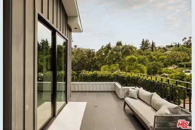 15321 Kingswood Ln, Sherman Oaks, CA 91403 - Photo 35