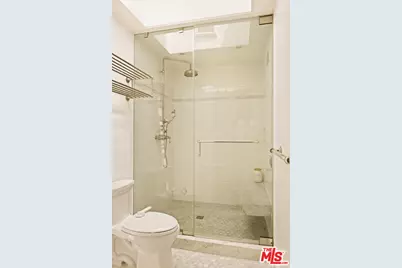 228 S Anita Ave, Los Angeles, CA 90049 - Photo 37