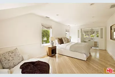 228 S Anita Ave, Los Angeles, CA 90049 - Photo 31