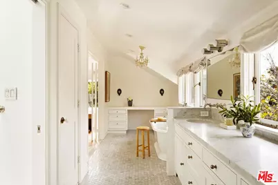 228 S Anita Ave, Los Angeles, CA 90049 - Photo 39