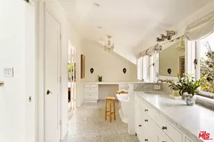 228 S Anita Ave, Los Angeles, CA 90049 - Photo 39