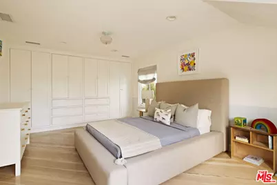 228 S Anita Ave, Los Angeles, CA 90049 - Photo 29