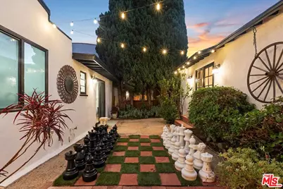 8818 Rosewood Ave, West Hollywood, CA 90048 - Photo 29