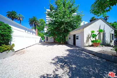 713 N Doheny Dr, Beverly Hills, CA 90210 - Photo 59