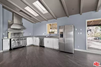 8207 Mulholland Dr, Los Angeles, CA 90046 - Photo 7