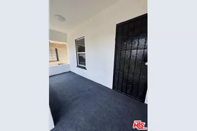 136 W 43rd Pl, Los Angeles, CA 90037 - Photo 3