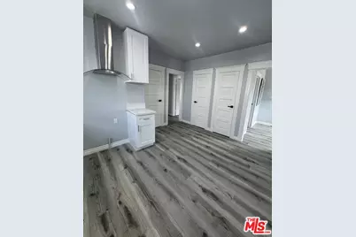 136 W 43rd Pl, Los Angeles, CA 90037 - Photo 19
