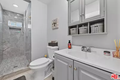 11232 Keswick St, Los Angeles, CA 91352 - Photo 21