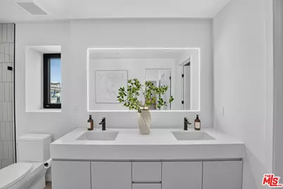 904 S New Hampshire Ave #407, Los Angeles, CA 90006 - Photo 17