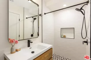 2410 Exposition Pl, Los Angeles, CA 90018 - Photo 9