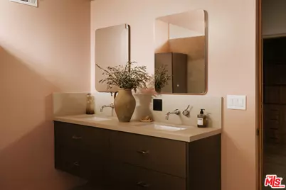 2380 Venus Dr, Los Angeles, CA 90046 - Photo 25