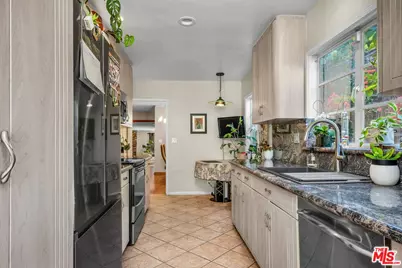 1766 Midvale Ave, Los Angeles, CA 90024 - Photo 27