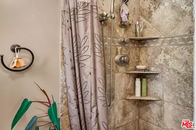 1766 Midvale Ave, Los Angeles, CA 90024 - Photo 21