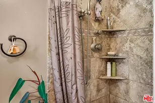 1766 Midvale Ave, Los Angeles, CA 90024 - Photo 21