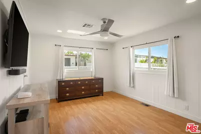 29500 Heathercliff Rd #9, Malibu, CA 90265 - Photo 17