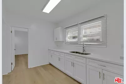 372 W 11th St, Los Angeles, CA 90015 - Photo 9