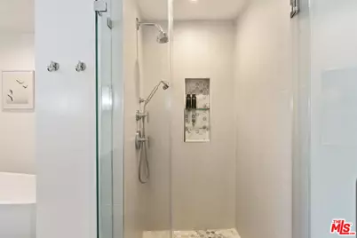 5848 W Olympic Blvd #102, Los Angeles, CA 90036 - Photo 35