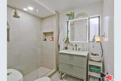 6921 Paseo Del Serra Dr, Los Angeles, CA 90068 - Photo 17