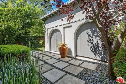 2601 Nichols Canyon Rd, Los Angeles, CA 90046 - Photo 25