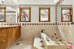 2030 Benedict Canyon Drive, Los Angeles, CA 90210 - Photo 25
