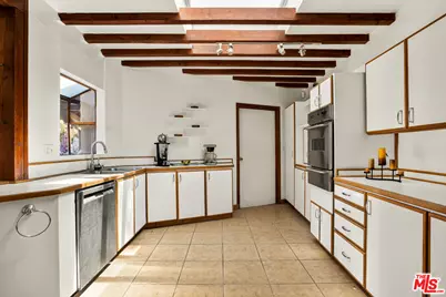 2030 Benedict Canyon Dr, Los Angeles, CA 90210 - Photo 15