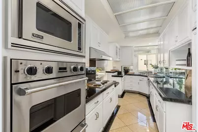 121 S Palm Dr #403, Beverly Hills, CA 90212 - Photo 23