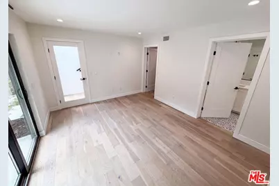 8723 Lookout Mountain Ave, Los Angeles, CA 90046 - Photo 13