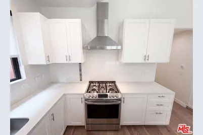8723 Lookout Mountain Ave, Los Angeles, CA 90046 - Photo 11