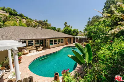 1355 Shadybrook Dr, Los Angeles, CA 90210 - Photo 31