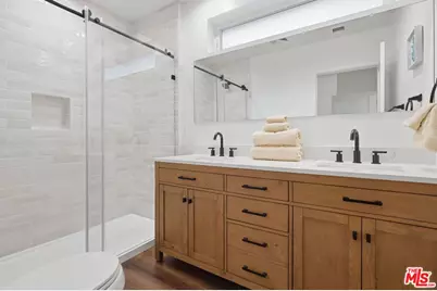 8024 Holy Cross Pl, Los Angeles, CA 90045 - Photo 9