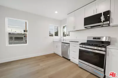529 W 90th St, Los Angeles, CA 90044 - Photo 9