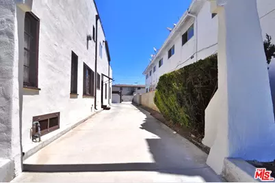 3919 W 27th St, Los Angeles, CA 90018 - Photo 5