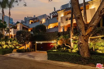 9024 Cynthia St #204, West Hollywood, CA 90069 - Photo 1