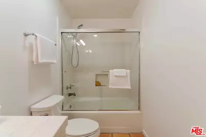 9024 Cynthia St #204, West Hollywood, CA 90069 - Photo 19