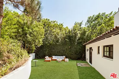 1132 Chantilly Rd, Los Angeles, CA 90077 - Photo 19