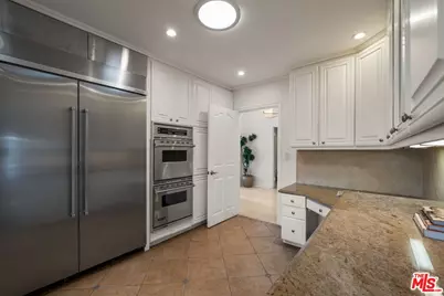 9023 Alto Cedro Dr, Beverly Hills, CA 90210 - Photo 25