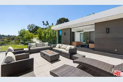 3000 Benedict Canyon Dr, Beverly Hills, CA 90210 - Photo 17