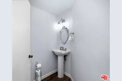 11377 Osborne Pl #6, Sylmar, CA 91342 - Photo 7