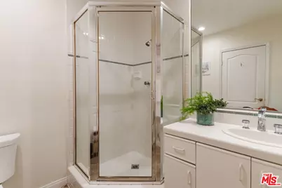11855 Goshen Ave #104, Los Angeles, CA 90049 - Photo 29