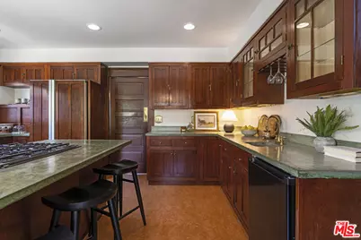 2093 W 28th St, Los Angeles, CA 90018 - Photo 23