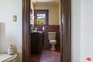 2093 W 28th St, Los Angeles, CA 90018 - Photo 33