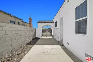 10022 S Manhattan Pl, Los Angeles, CA 90047 - Photo 11