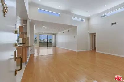 4443 Ventura Canyon Ave #304, Sherman Oaks, CA 91423 - Photo 3